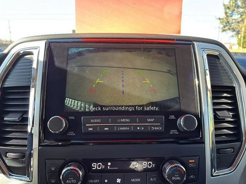 Used 2020 Nissan Titan SV w/ SV Convenience Package image 23