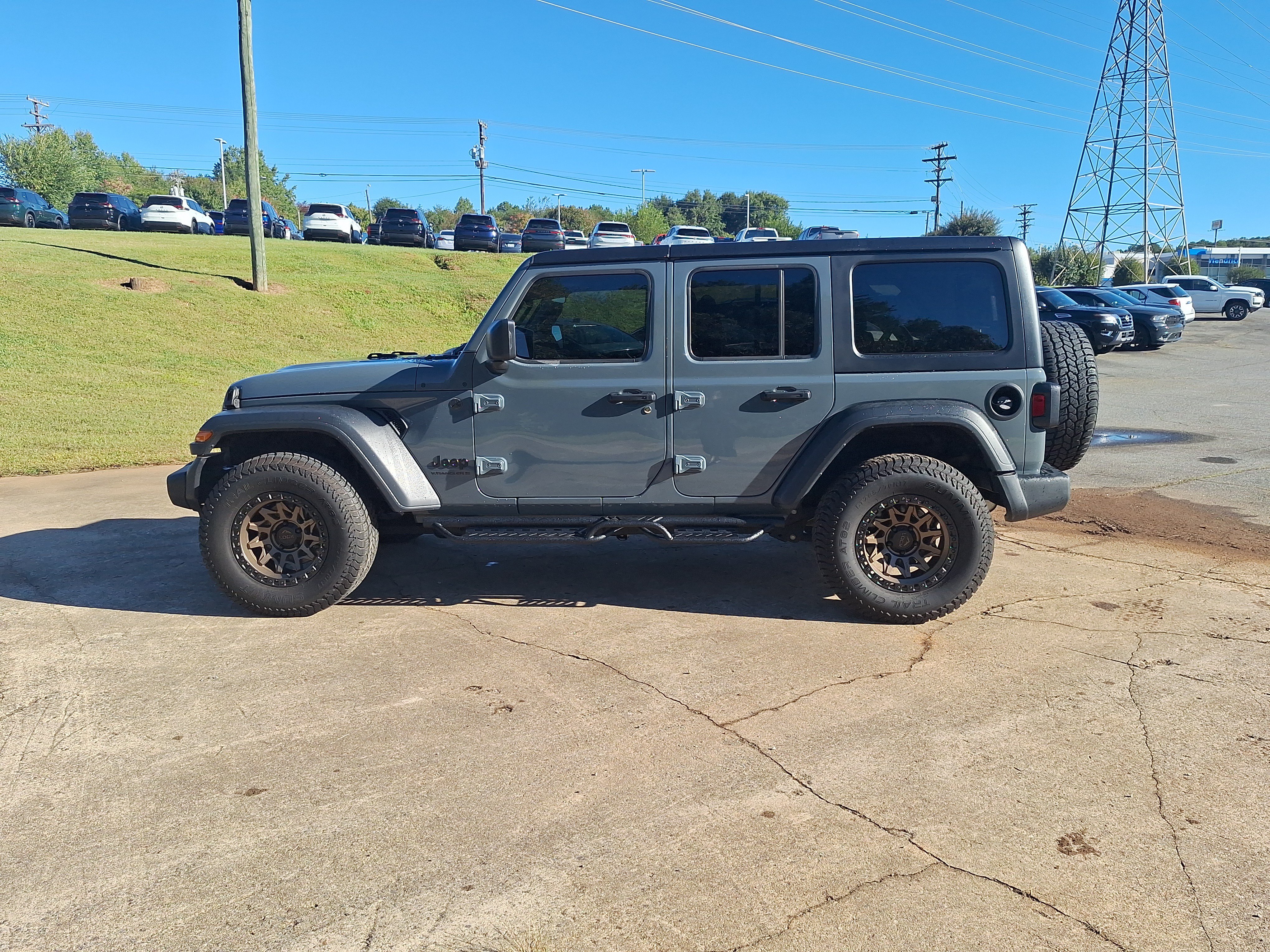 Used 2025 Jeep Wrangler Unlimited Sport AWD/4WD image 7
