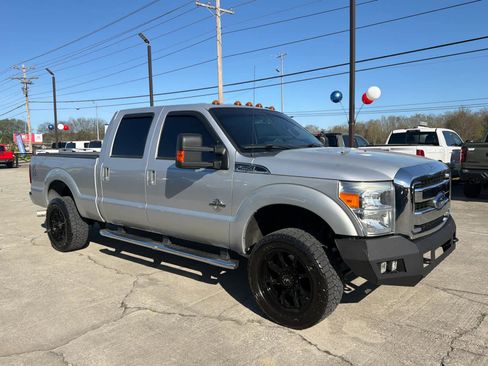 Used 2015 Ford F250 Lariat image 1