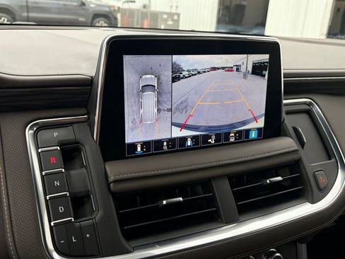 Used 2021 GMC Yukon SLT w/ Rear Media and Nav Package image 11