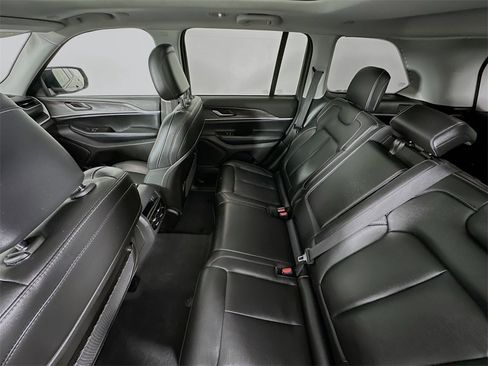 Used 2024 Jeep Grand Cherokee Limited w/ Black Appearance Package image 23