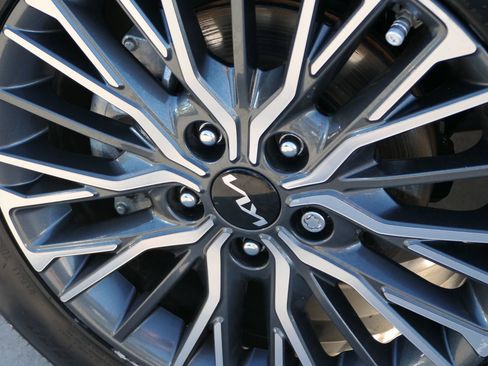 Used 2023 Kia Forte GT-Line image 11