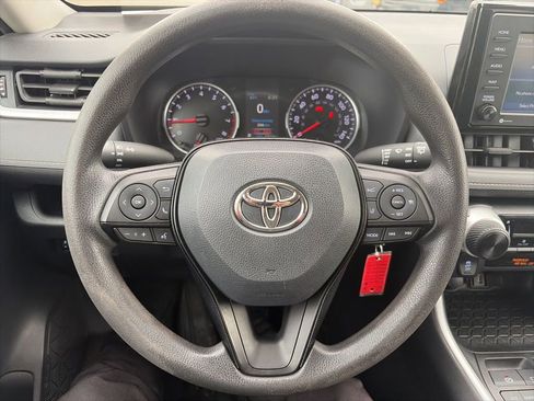 Used 2021 Toyota RAV4 LE AWD/4WD image 8