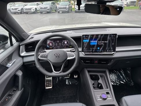New 2026 Volkswagen Tiguan SE R-Line AWD/4WD image 13