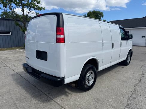 Used 2018 Chevrolet Express 2500 w/ Driver Convenience Package image 12
