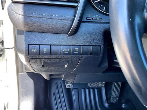 Used 2021 Toyota Camry SE image 31