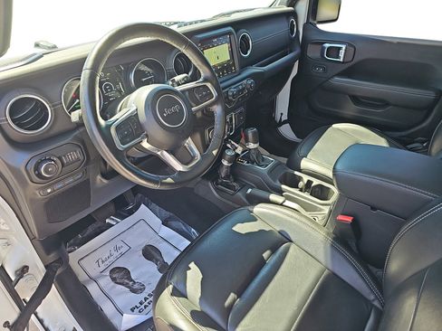 Used 2022 Jeep Wrangler Unlimited Sahara w/ Cold Weather Group AWD/4WD image 13