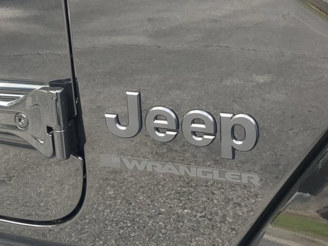 New 2026 Jeep Wrangler Unlimited Sahara AWD/4WD image 13