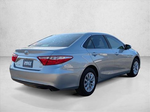 Used 2016 Toyota Camry LE image 5