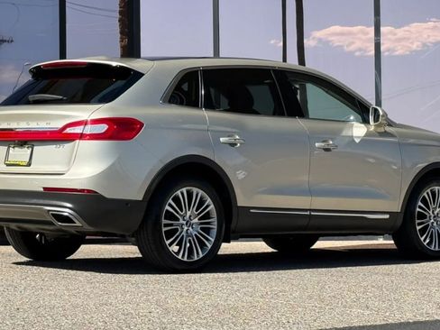 Used 2017 Lincoln MKX Reserve FWD image 12