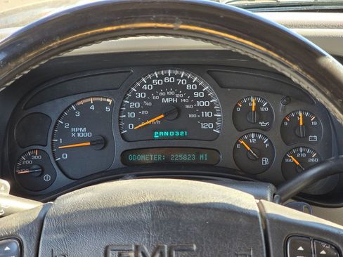 Used 2005 GMC Sierra 2500 SLT w/ Heavy-Duty Power Package image 27