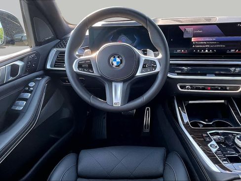 Used 2025 BMW X7 xDrive40i w/ M Sport Package AWD/4WD image 5