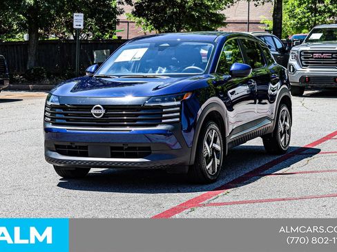 Used 2025 Nissan Kicks SV FWD image 3
