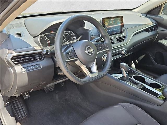 Used 2024 Nissan Altima 2.5 SV FWD image 10