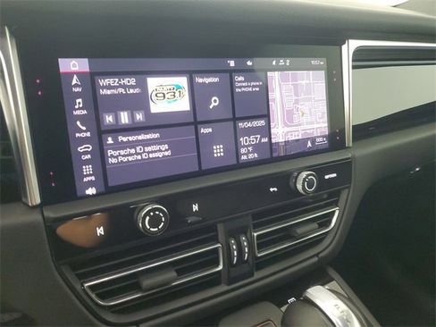 Used 2024 Porsche Macan image 27