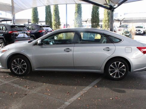 Used 2017 Toyota Avalon XLE image 11
