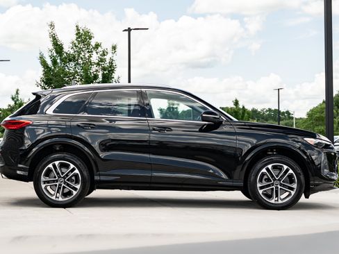 Certified 2025 Audi Q5 Premium Plus w/ Premium Plus AWD/4WD image 3