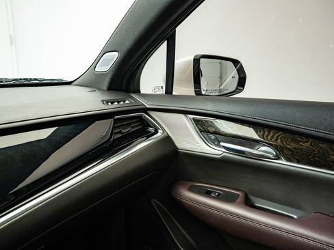 Used 2022 Cadillac XT6 Premium Luxury w/ LPO, Floor Liner Package AWD/4WD image 39