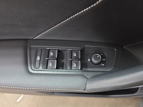 Used 2022 Volkswagen Tiguan SE R-Line image 27