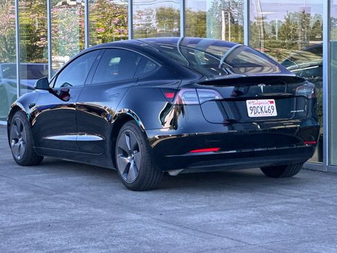 Used 2022 Tesla Model 3 Long Range AWD/4WD image 5