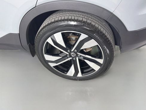 Certified 2024 Volvo XC40 B5 Plus AWD/4WD image 31