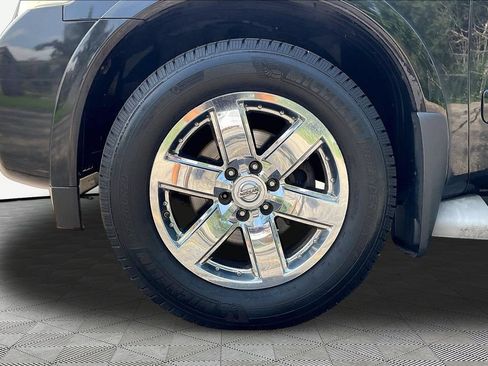 Used 2014 Nissan Armada Platinum w/ 2nd Row Captain Seat Package RWD image 38