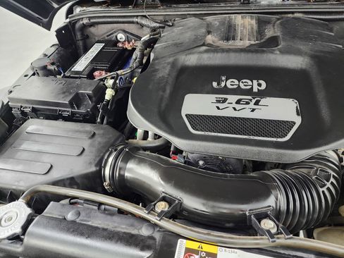 Used 2012 Jeep Wrangler Unlimited Sport image 16