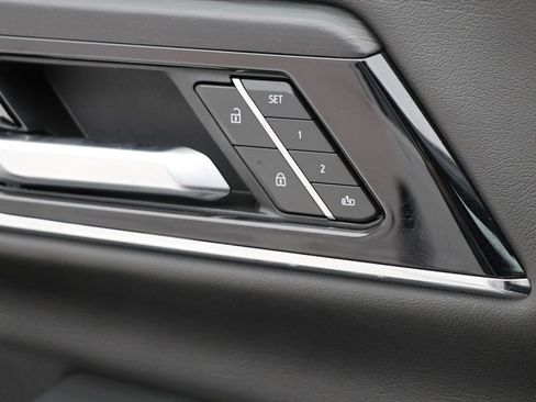 Used 2025 GMC Yukon XL Denali image 29