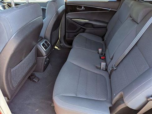 Used 2017 Kia Sorento AWD image 18