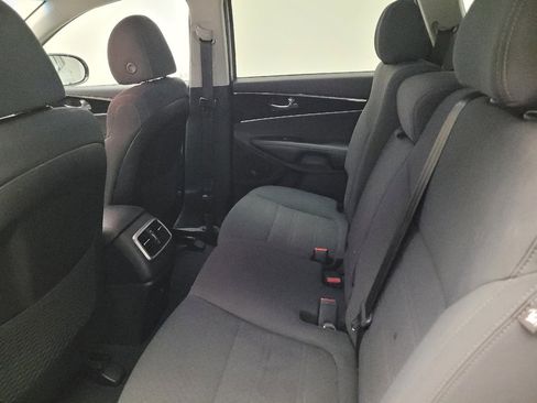 Used 2019 Kia Sorento FWD V6 image 18