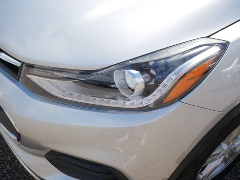 Used 2020 Chevrolet Trax LT w/ LT Convenience Package AWD/4WD image 16