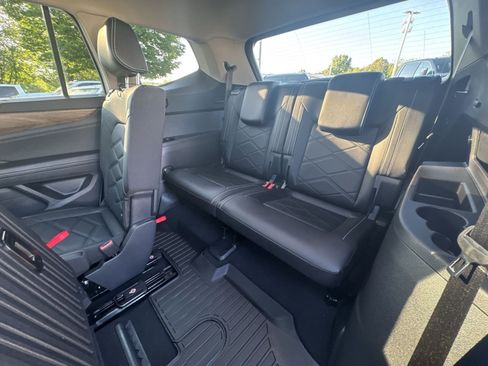 Used 2025 Volkswagen Atlas SE AWD/4WD image 23