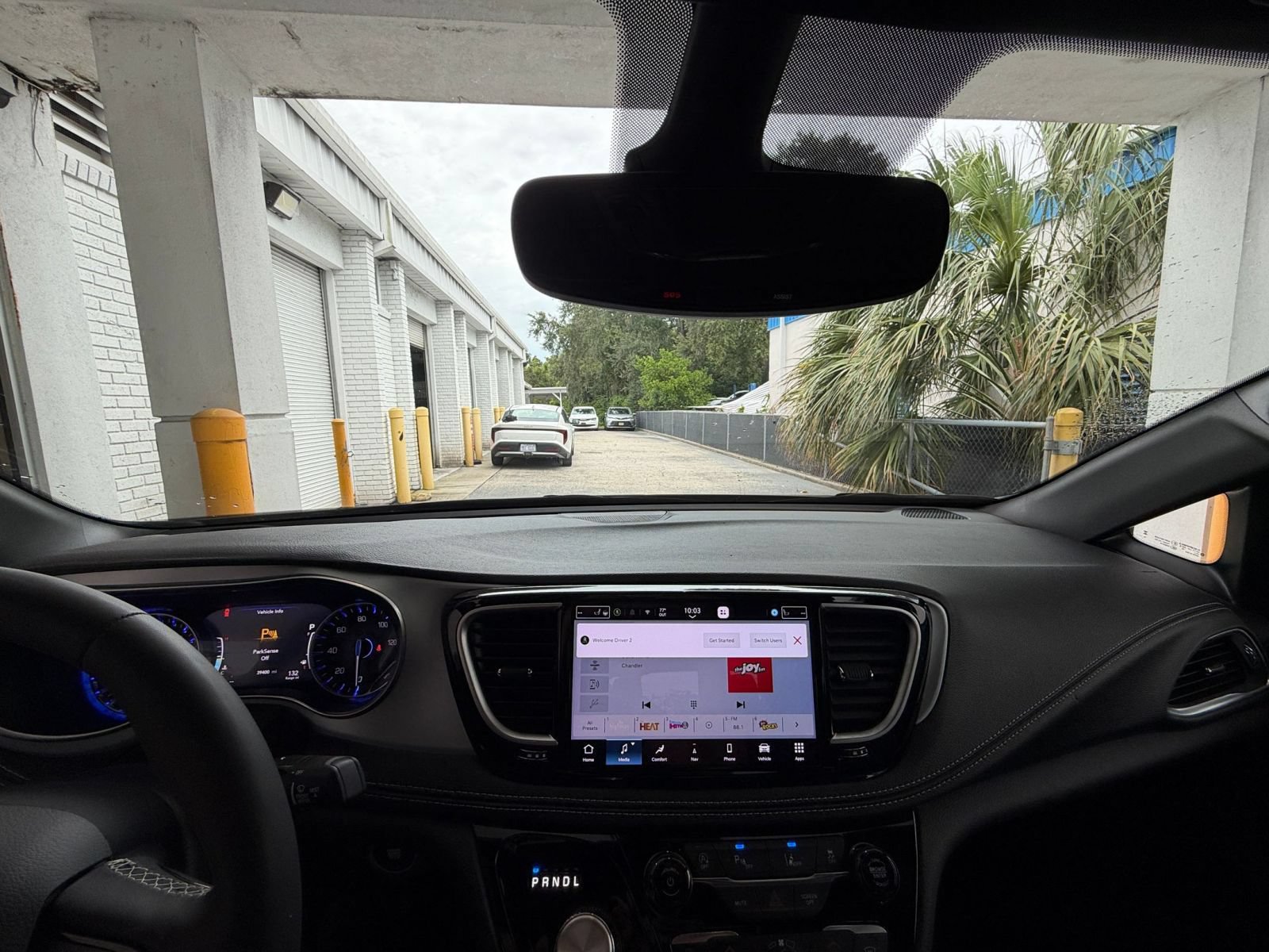 Used 2025 Chrysler Pacifica Limited FWD image 36