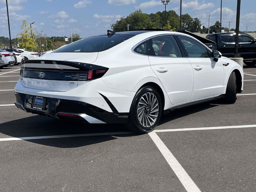 Certified 2025 Hyundai Sonata Limited FWD image 3