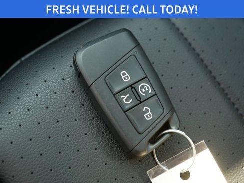 Certified 2023 Volkswagen Tiguan SE image 37