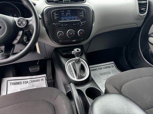 Used 2017 Kia Soul Base w/ Convenience Package image 12