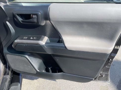 Used 2017 Toyota Tacoma SR5 w/ Tow Package image 45