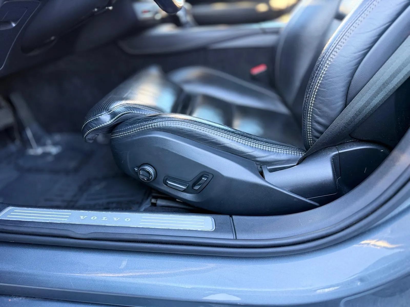 Used 2018 Volvo V90 T6 Cross Country w/ Convenience Package AWD/4WD image 34