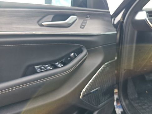 Used 2023 Jeep Grand Cherokee Overland w/ Luxury Tech Group IV image 20