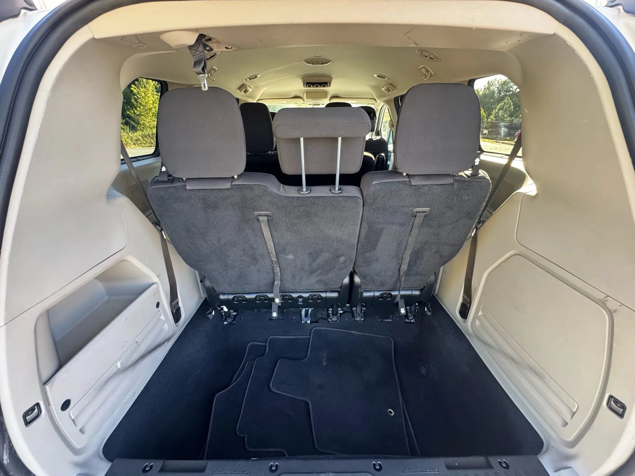 Used 2018 Dodge Grand Caravan SE w/ UConnect Hands-Free Group FWD image 21