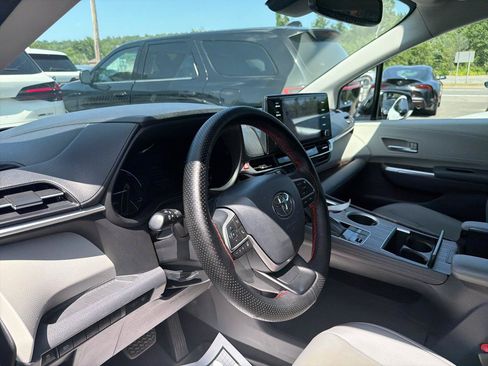 Used 2021 Toyota Sienna XLE FWD image 33
