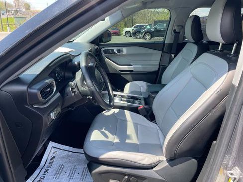 Used 2021 Ford Explorer XLT w/ Equipment Group 202A AWD/4WD image 15