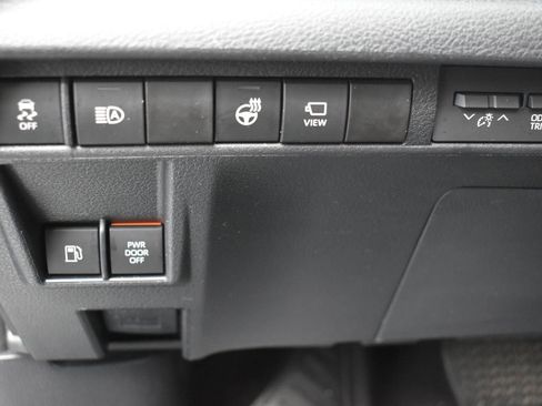 Used 2023 Toyota Sienna Platinum image 13