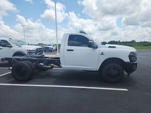 New 2026 RAM 3500 Tradesman AWD/4WD image 9