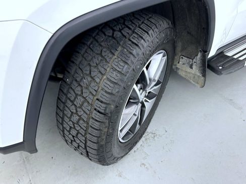 Used 2018 Jeep Grand Cherokee Limited image 23