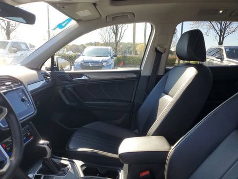 Used 2024 Volkswagen Tiguan SE FWD image 17