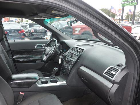 Used 2014 Ford Explorer XLT AWD/4WD image 27