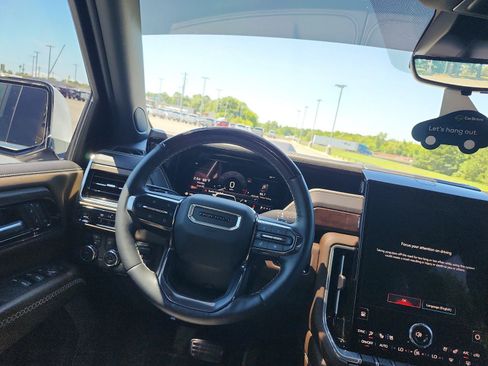 Certified 2025 GMC Yukon XL Denali Ultimate AWD/4WD image 17