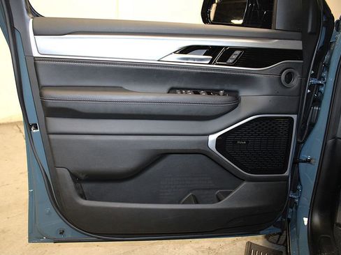 New 2026 Jeep Grand Wagoneer L Limited AWD/4WD image 27