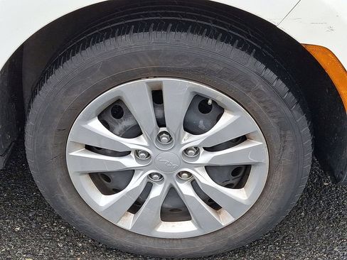 Used 2023 Kia Soul LX image 9